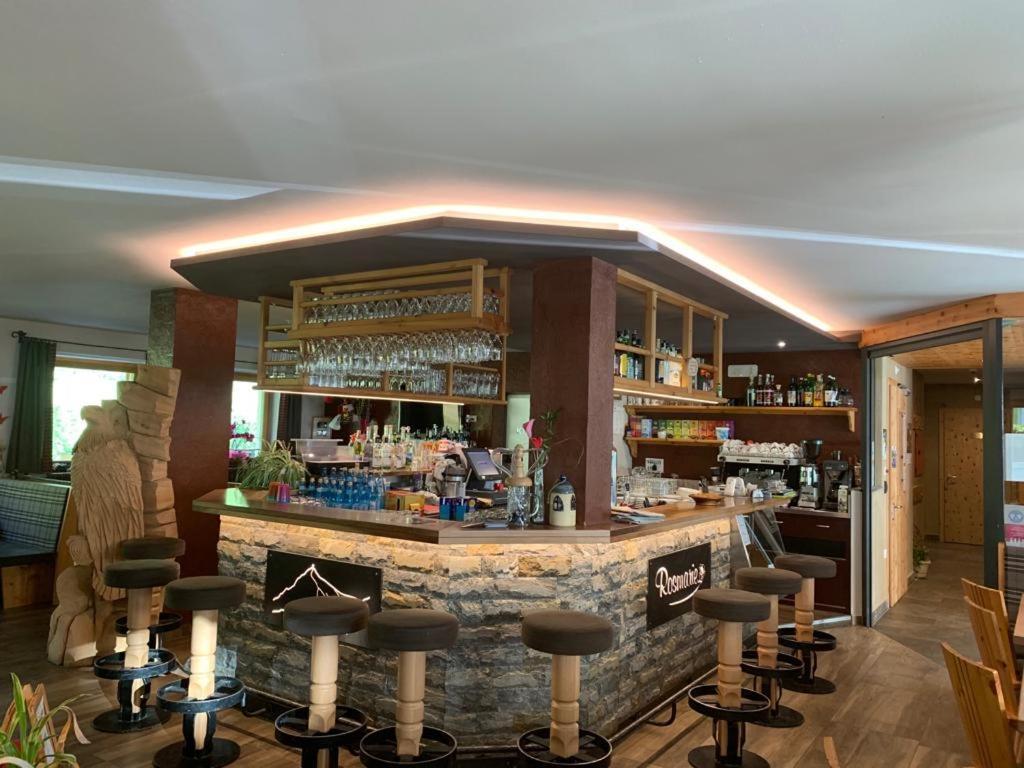 Hotel Restaurant Rosmarie Пфелдерс Екстериор снимка